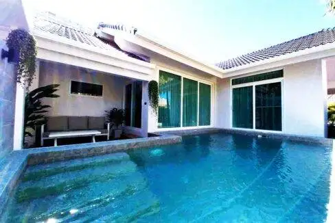 Poolvilla mit 4 Schlafzimmern zum Verkauf in Jomtien Pattaya