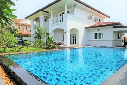 villa con piscina en venta pattaya