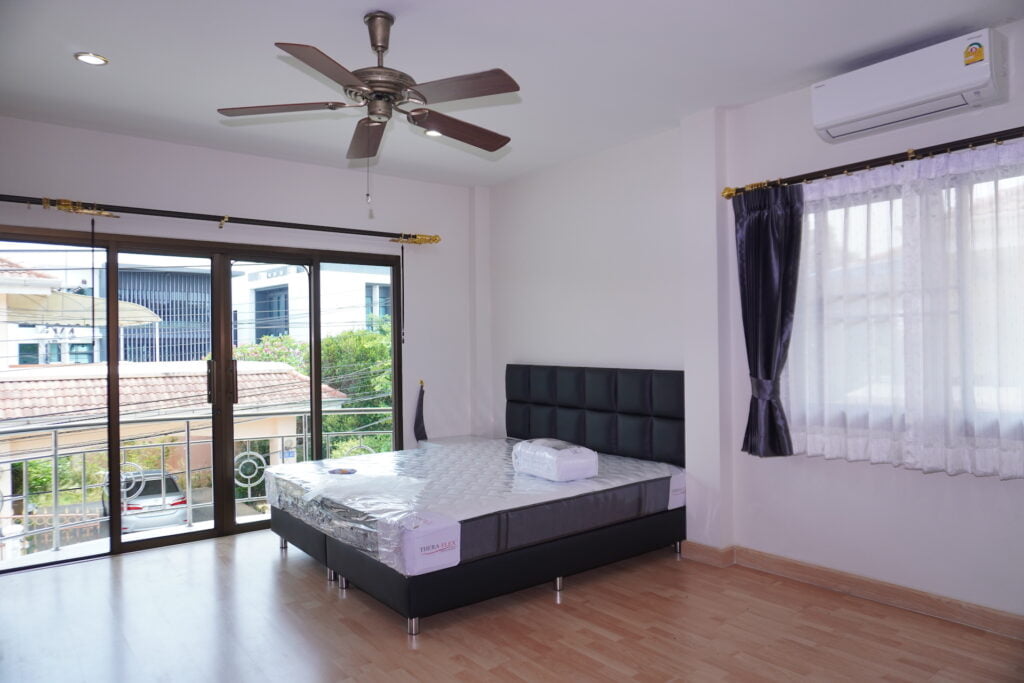 5 Bedroom Pool Villa For Sale Near Naklua Pattaya