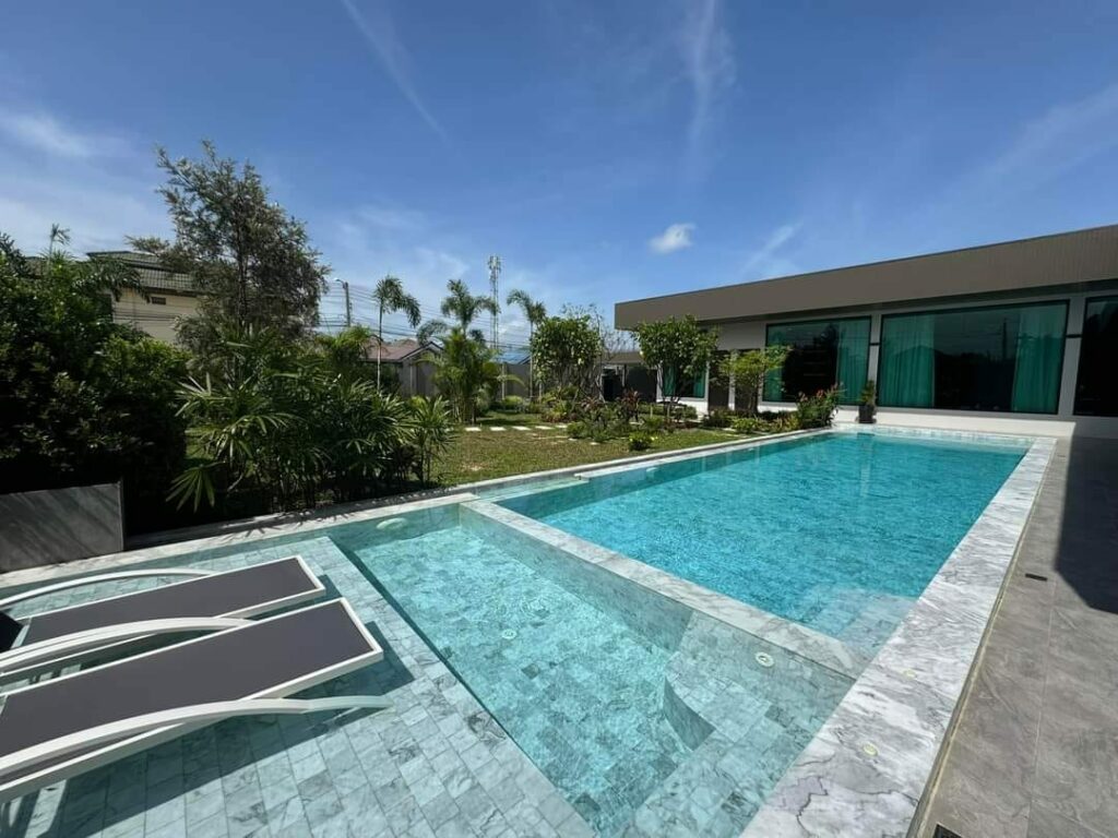 6 Bedroom Pool Villa For Sale Near Jomtien Pattaya